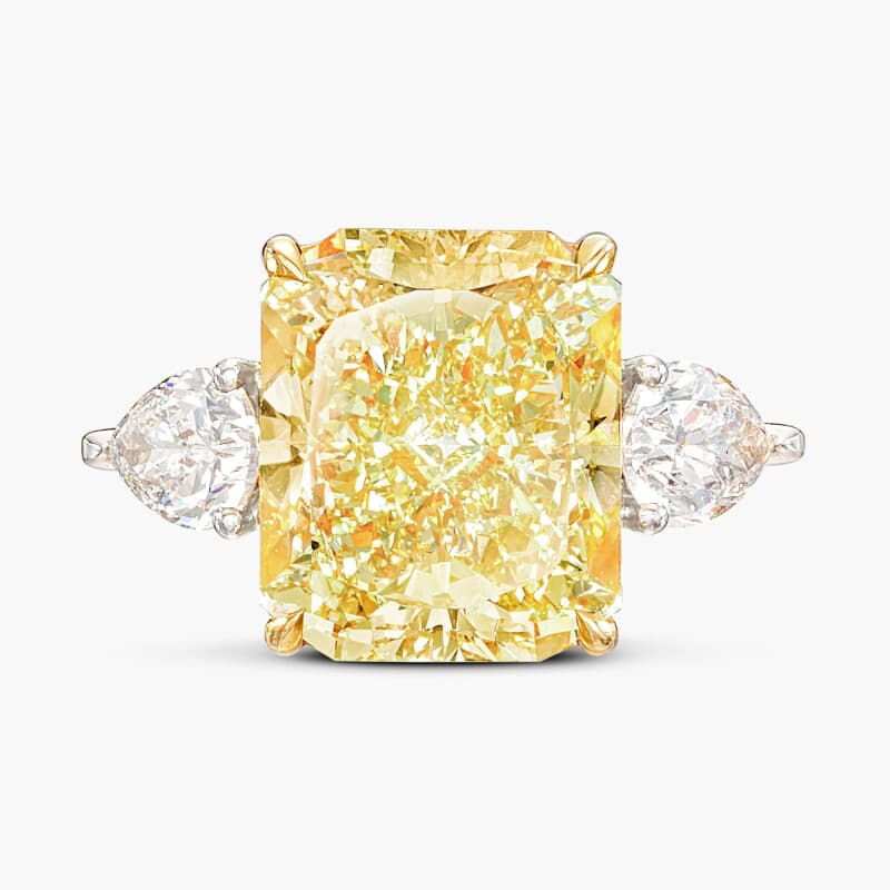 Fancy Intense Yellow Diamond and Diamond Ring | 12.11克拉 濃彩黃色 鑽石 配 鑽石 戒指Estimate - 153,054