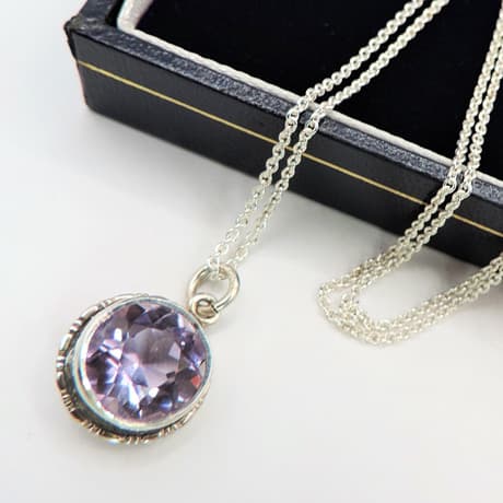 VINTAGE SILVER 3.5CT ROSE DE FRANCE AMETHYST PENDANT.
