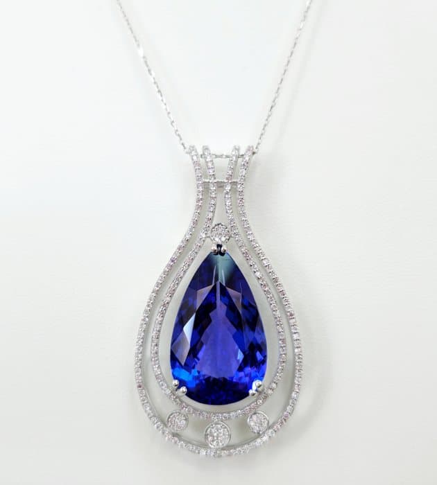 14 kt. White gold - Necklace with pendant - 25.00 ct Tanzanite - Diamond