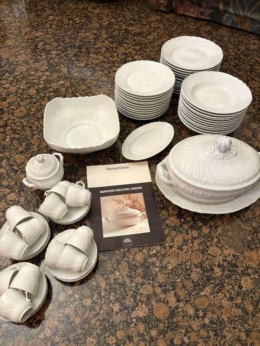 Richard ginori desing storico vecchio ginori - Service de table pour 12 (53) - Porcelaine dure feldspathique blanche