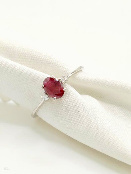 Ring - 14 kt. White gold - 0.60ct. tw. Ruby - Diamond