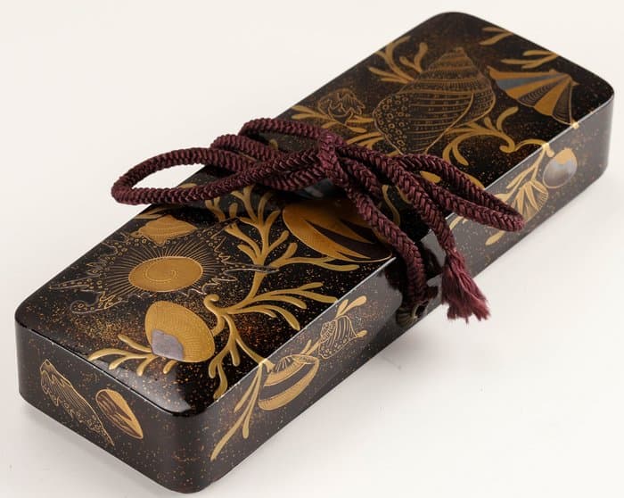 Box - Very fine fubako (letter box) with shell and seaweed maki-e design - Gold, Wood, lacquer
