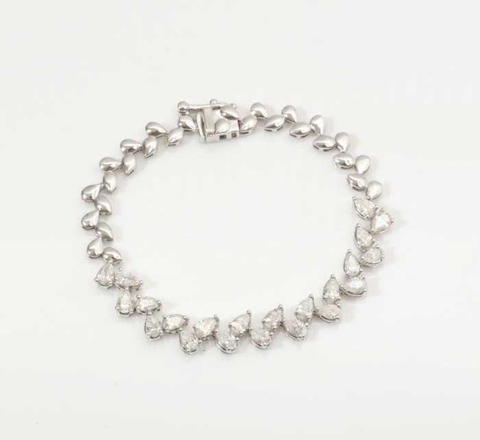Tennis bracelet - 14 kt. White gold - 2.38ct. tw. Diamond (Natural) - Pear Leaves Bracelet