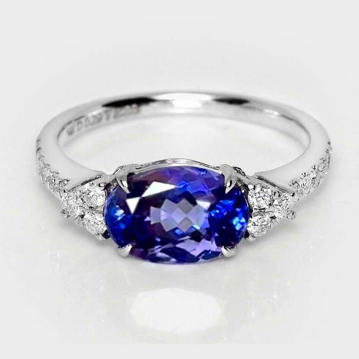 Ring - 14 kt. White gold, IGI 2.28 ct Intense Vilolet - 2.57ct. tw. Tanzanite - Diamond