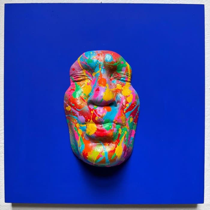 Gregos (1972) - Multicolored kiss on blue background